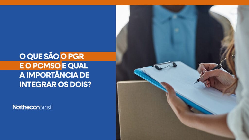 Pessoa em uma empresa anotando algo em uma prancheta e o seguinte texto: O que são o PGR e o PCMSO e qual a importância de integrar os dois?